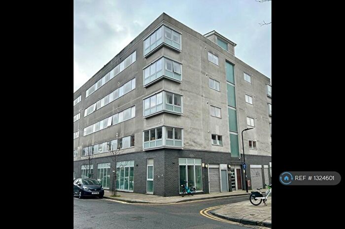 2 Bedroom Flat To Rent In Dunn Street, London, E8