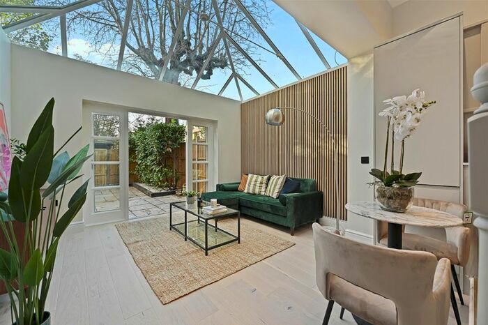 2 Bedroom Flat For Sale In Grange Park, London, W5