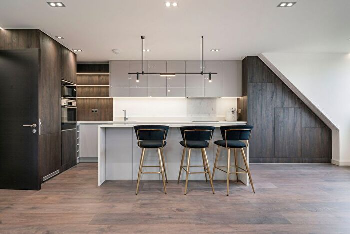 2 Bedroom Flat To Rent In Sharel Court, The Ridgeway, London, NW11