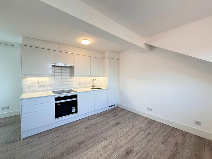 2 Bedroom Flat To Rent In Washway Road, Sale, M33