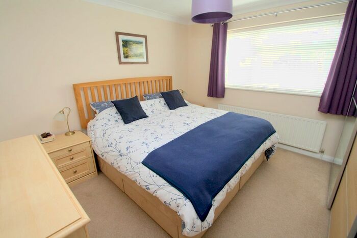 1 Bedroom Flat To Rent In Avondale Avenue, Staines-Upon-Thames, TW18
