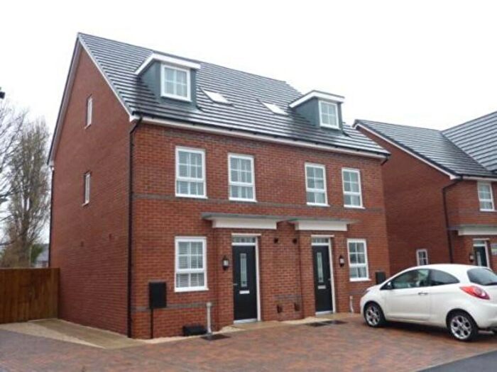 3 Bedroom Town House To Rent In Thunderbolt Avenue, Warton, PR4