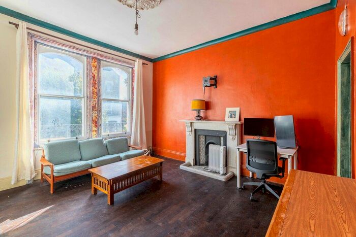 1 Bedroom Flat To Rent In Glazbury Road, Barons Court, W14