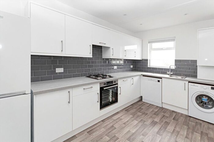 2 Bedroom Flat To Rent In Morden Court, Morden, SM4
