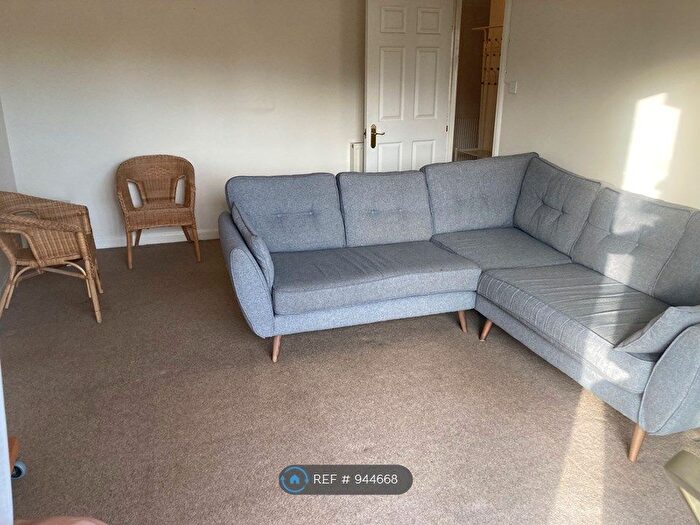 3 Bedroom Flat To Rent In Malbet Park, Edinburgh, EH16