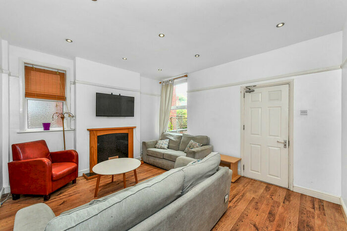 6 Bedroom Semi-Detached House To Rent In Rolleston Drive, Lenton, Nottingham, NG7