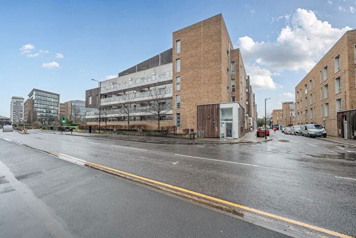 2 Bedroom Flat For Sale In Kidwells Close, Maidenhead, SL6