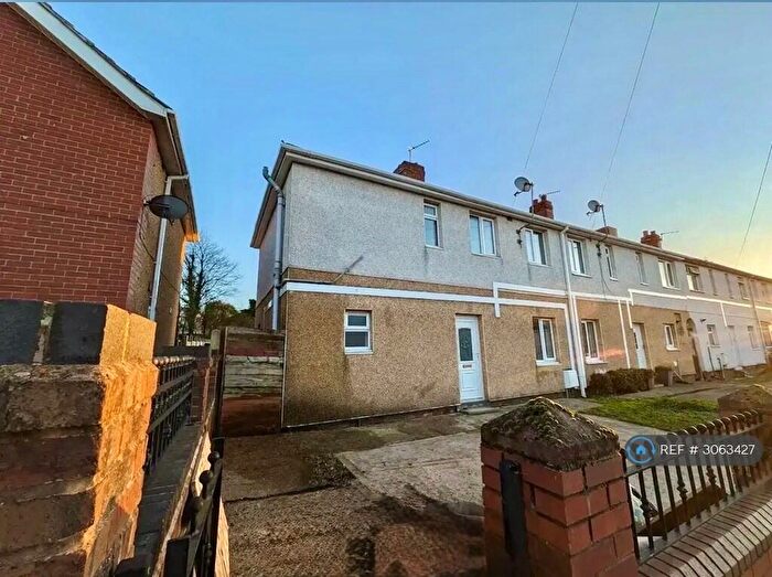 3 Bedroom Semi-Detached House To Rent In Lancaster St, Rotherham, S63