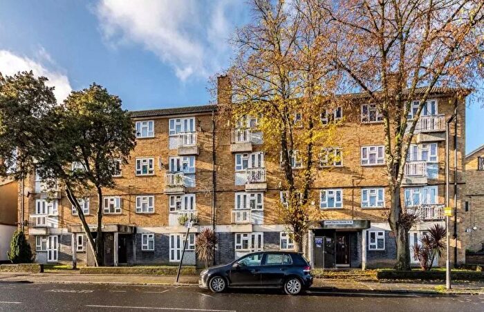 2 Bedroom Flat To Rent In Clive Road, West Dulwich, SE21