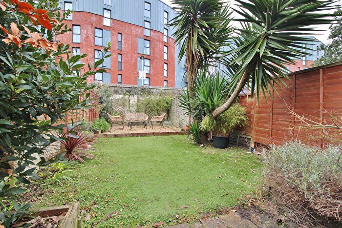 2 Bedroom Flat For Sale In Orchard Road, Southsea, PO4