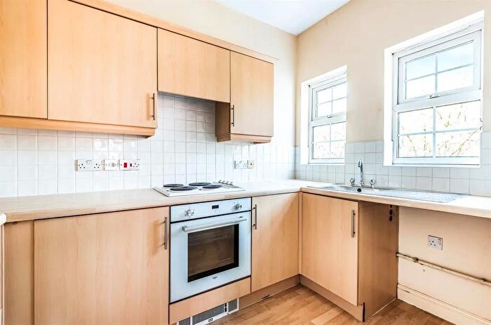 2 Bedroom Apartment To Rent In Clacton Road, Walthamstow, E17