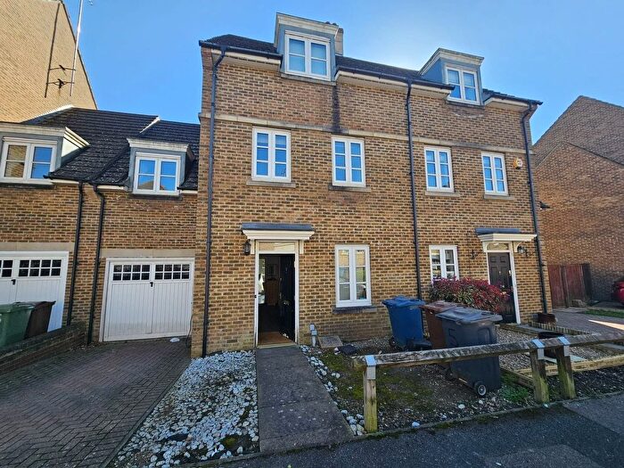 5 Bedroom Terraced House For Sale In Goodhall Close, Stanmore, Greater London, HA7