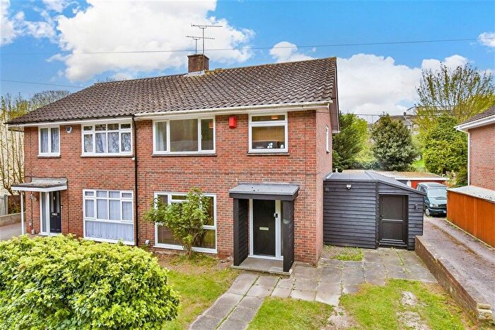 4 Bedroom Semi Detached House For Sale In Boundary Road, Chatham, Kent, ME4