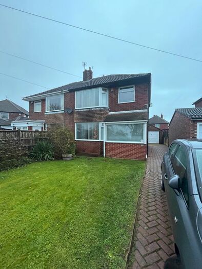 3 Bedroom Semi-Detached House To Rent In Braithwell Road, Ravenfield, Rotherham, S65