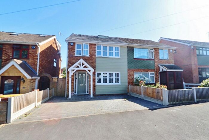 4 Bedroom Semi-Detached House To Rent In Oates Road, Essex, RM5