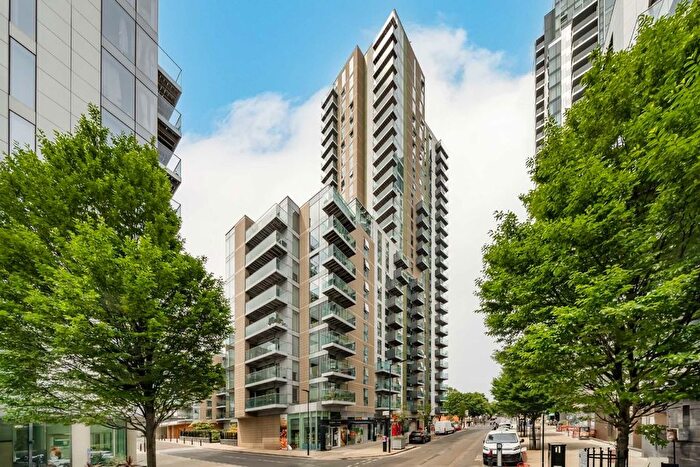 3 Bedroom Flat For Sale In Woodberry Grove, London, N4