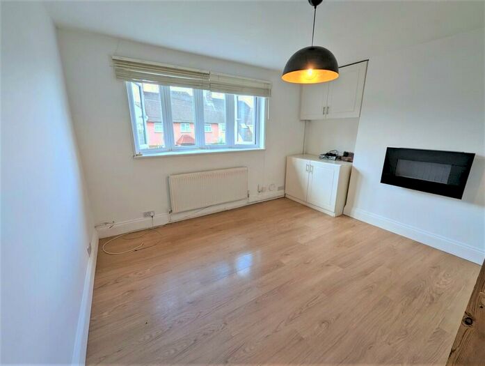 2 Bedroom Maisonette To Rent In Blake Avenue, Barking, IG11