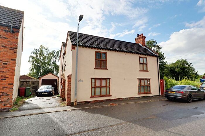 4 Bedroom Detached House For Sale In High Street, Luddington, DN17