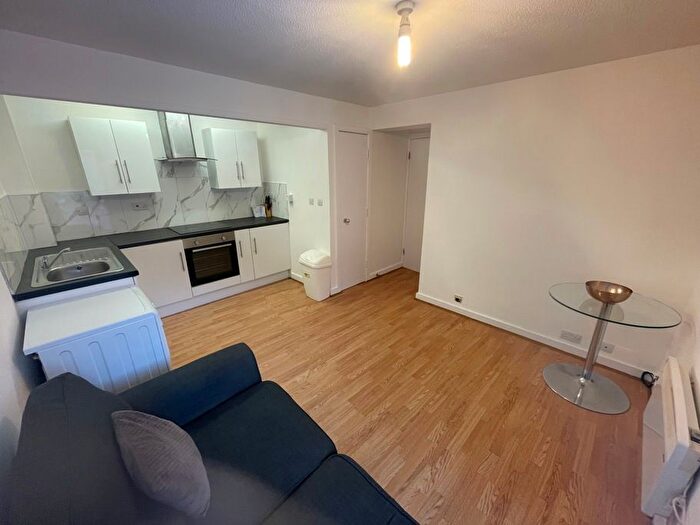1 Bedroom Flat To Rent In The Chandlers, Leeds, LS2