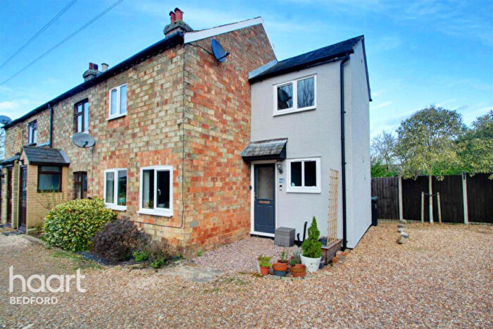 3 Bedroom End Of Terrace House To Rent In Silver End Road, Bedford, MK45