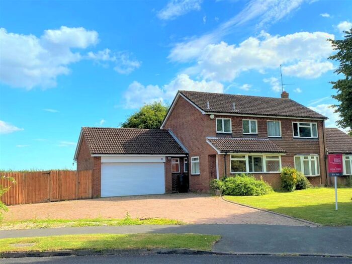 4 Bedroom Detached House For Sale In Archery Fields, Odiham, Hampshire, RG29