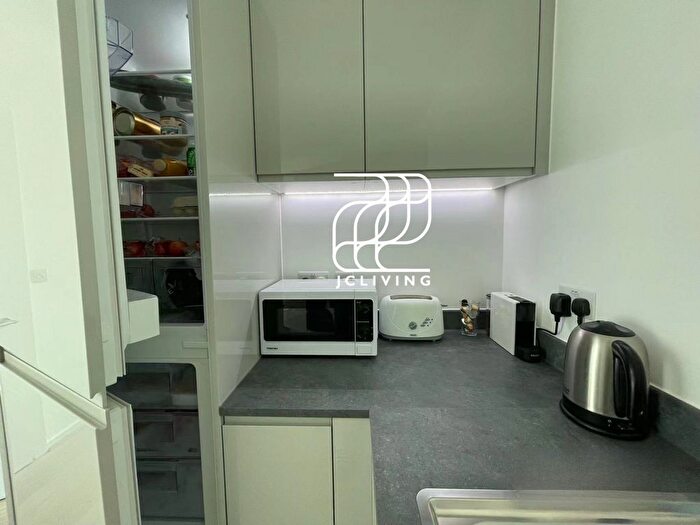 2 Bedroom Flat To Rent In Corsican Square, London, E3