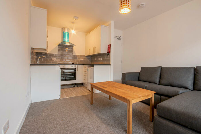 4 Bedroom Flat To Rent In Sienna Gardens Edinburgh United Kingdom, EH9