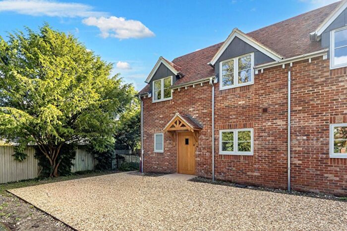 2 Bedroom Semi-Detached House For Sale In The Limes, Watlington, OX49