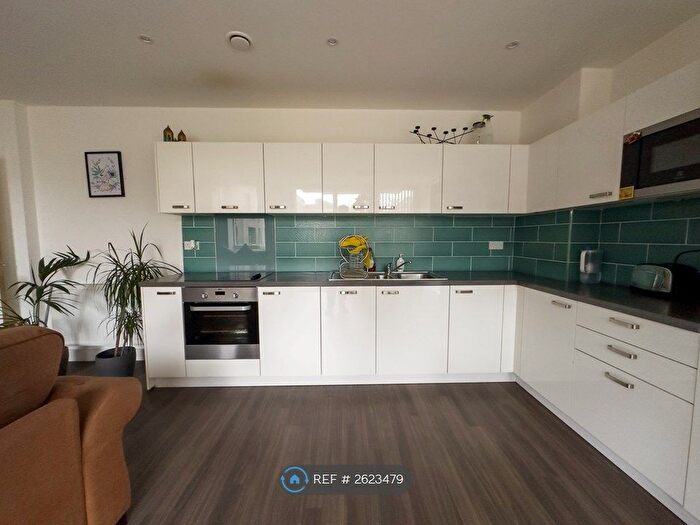 2 Bedroom Flat To Rent In Adenmore Road, London, SE6