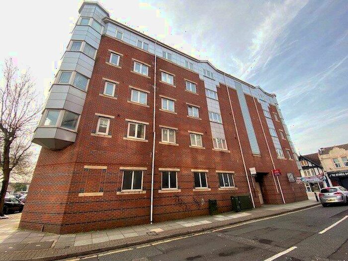 2 Bedroom Flat For Sale In Nancy Road, Portsmouth, Hampshire, PO1