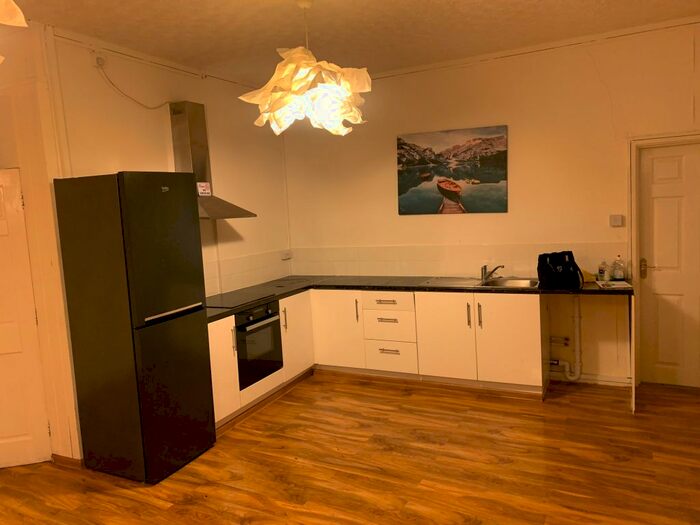 3 Bedroom Flat To Rent In Peckingham Street, Halesowen B63