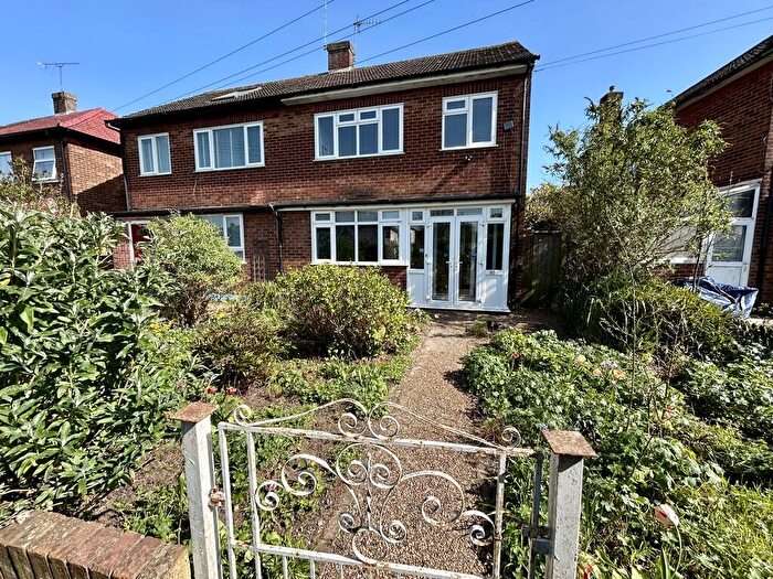 3 Bedroom Semi Detached House For Sale In Crooked Mile, Waltham Abbey, EN9