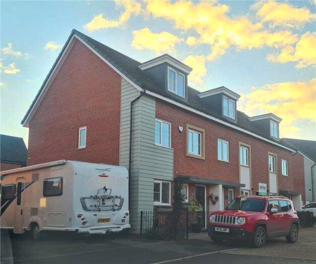 3 Bedroom End Of Terrace House For Sale In Shetland Close, Shirebrook, Mansfield, NG20