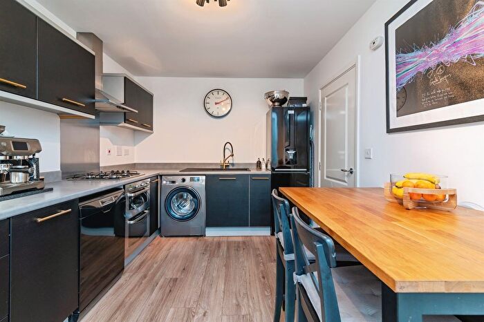 3 Bedroom Terraced House For Sale In Halfpenny Walk, Nottingham, NG11