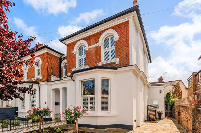 3 Bedroom End Of Terrace House For Sale In Grove Road, Windsor, Berkshire, SL4