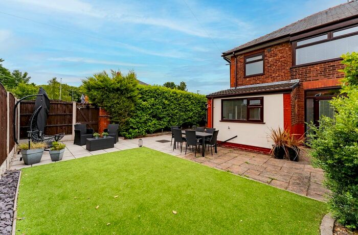 3 Bedroom Semi-Detached House For Sale In Victoria Avenue, Widnes, WA8