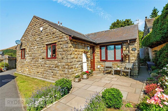 2 Bedroom Semi-Detached Bungalow For Sale In Kinders Mews, Greenfield, Saddleworth, OL3