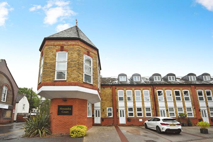 2 Bedroom Apartment For Sale In Church Street, Great Baddow, Chelmsford, CM2