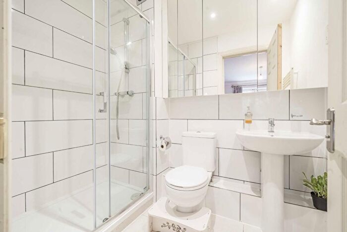 6 Bedroom Semi-Detached House For Sale In Alexandra Park Road, London, N22