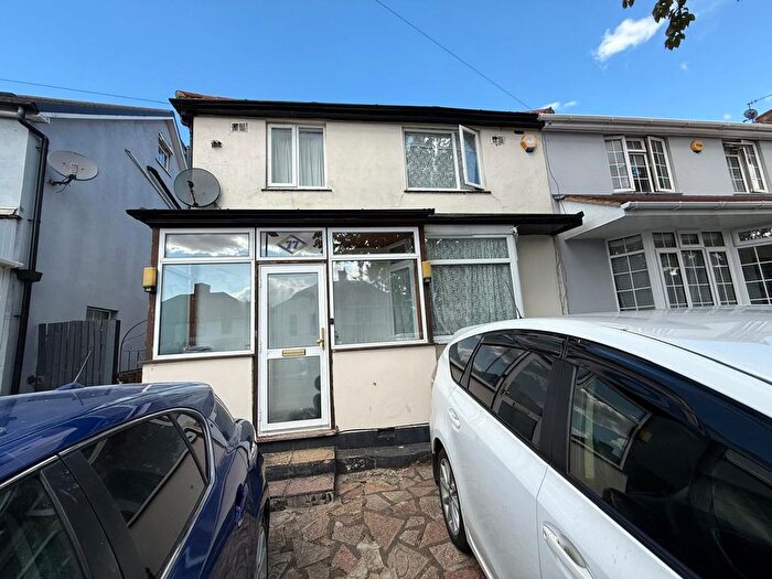 3 Bedroom Semi-Detached House To Rent In Halsbury Road East, Northolt, Greater London, UB5