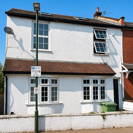 3 Bedroom Maisonette To Rent In North Worple Way, London, SW14