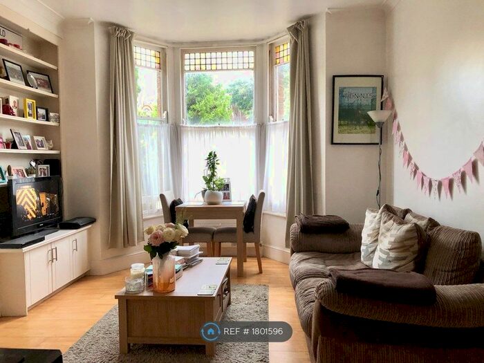 2 Bedroom Flat To Rent In Ground Floor Wimbledon, London, SW19