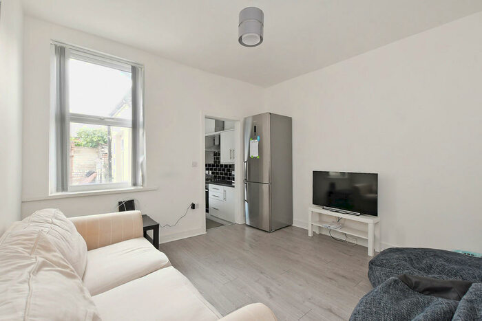 4 Bedroom Terraced House To Rent In Abbeydale Road - Virtual Viewings Available, S7