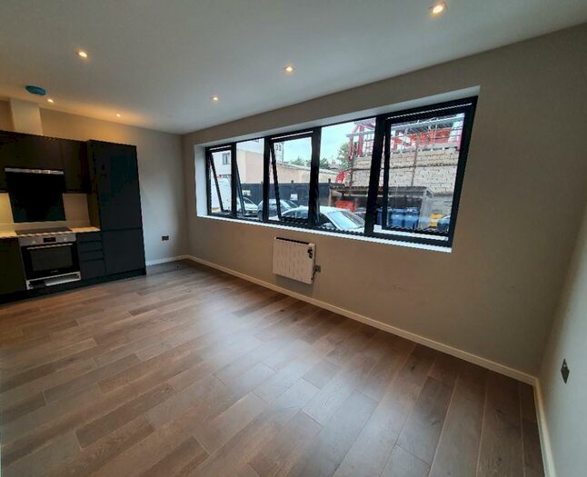 2 Bedroom Flat To Rent In Arcadia Avenue, London, N3