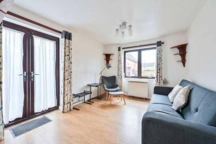 1 Bedroom Flat For Sale In Capstan Way, Canada Water, London, SE16