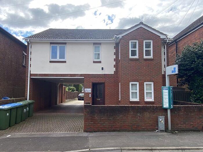 1 Bedroom Flat To Rent In , Waterloo Road, Shirley, SO15