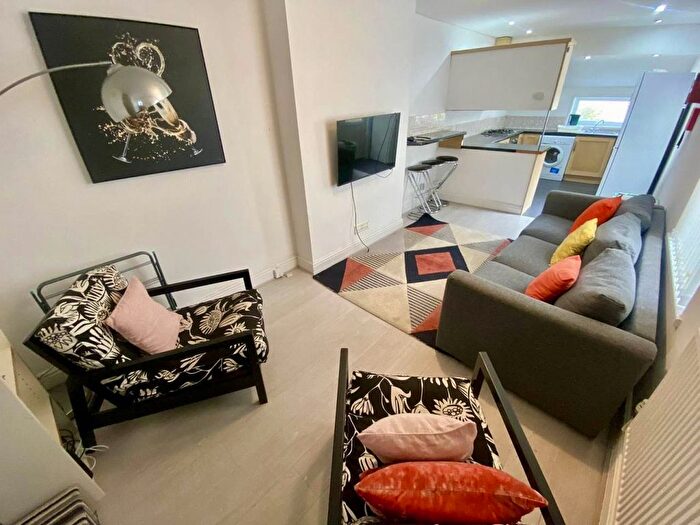 5 Bedroom Property To Rent In Rhyddings Terrace, Brynmill, Swansea, SA2