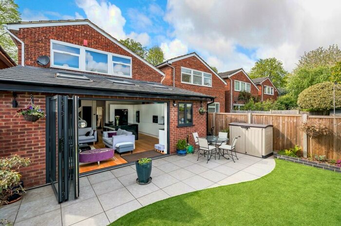 3 Bedroom Detached House For Sale In Lee Park, London, SE3