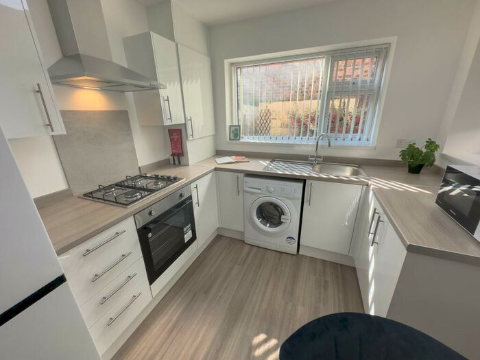 4 Bedroom House To Rent In Connaught Road, L7