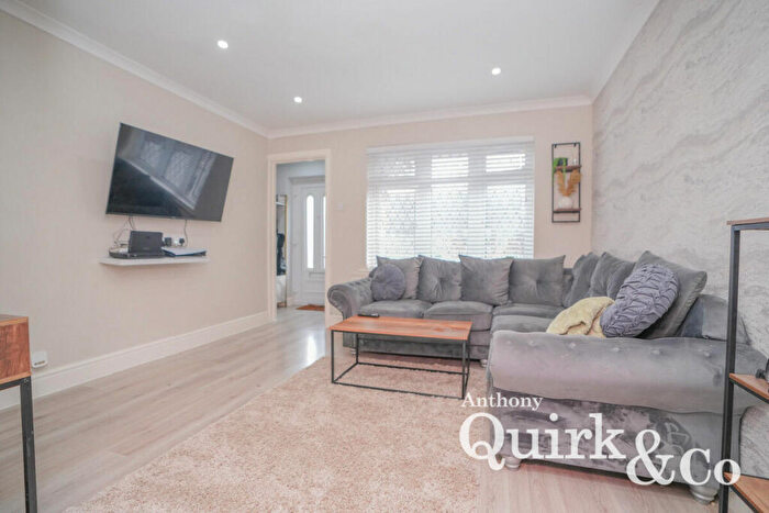 2 Bedroom Detached Bungalow For Sale In Tilburg Road, Canvey Island, SS8